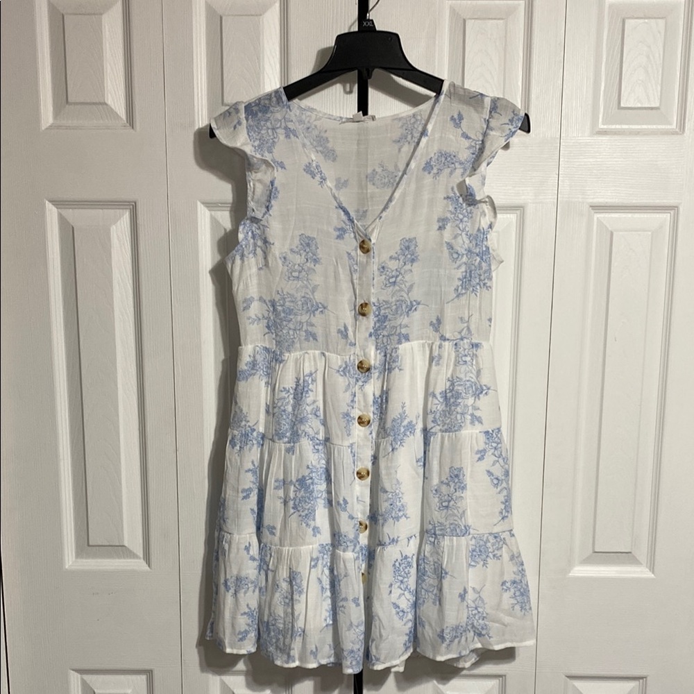 E & M blue & white short floral dress size LARGE